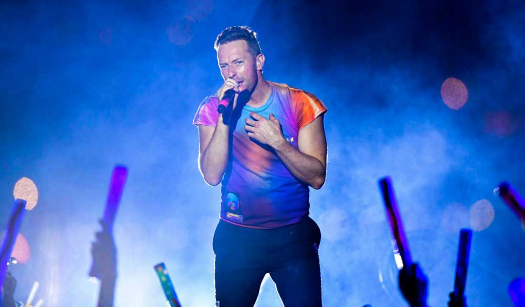 Chris Martin sorprende al cantar tema de Juan Luis Guerra en concierto de Coldplay
