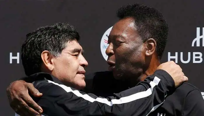 El día en que Pelé y Maradona jugaron juntos en un programa de TV