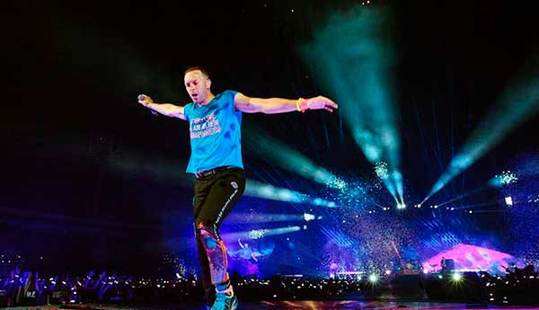 Coldplay sorprende a miles al cantar una nueva canción en su gira por Brasil