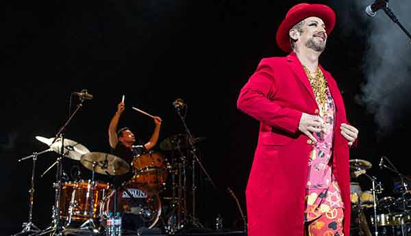 Boy George y Culture Club deben pagar suma millonaria a su exbaterista por expulsarlo sin razón alguna