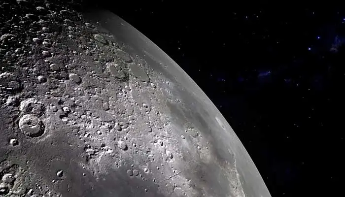 Encuentran en la luna una reserva de agua de 270.000 millones de toneladas según científicos chinos