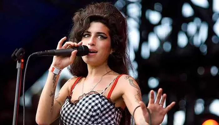 Hace 16 años: Amy Winehouse alcanza el top con 'Back to Black'