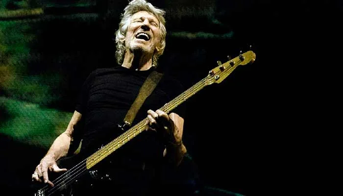 Roger Waters genera controversia con referencias «nazis» durante su actuación en Berlín