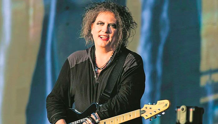 El romántico gesto de Robert Smith hacia su esposa durante un concierto de The Cure