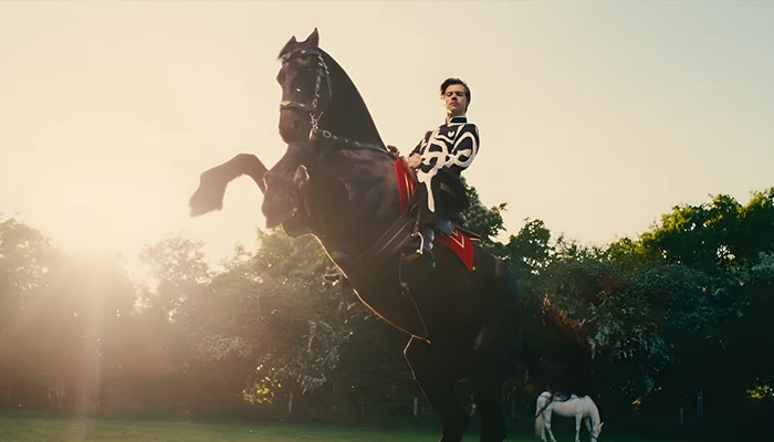 Harry Styles presenta el hipnótico videoclip de 'Daylight' desde un circo al aire libre