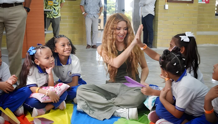 Shakira inauguró un nuevo colegio en su ciudad natal