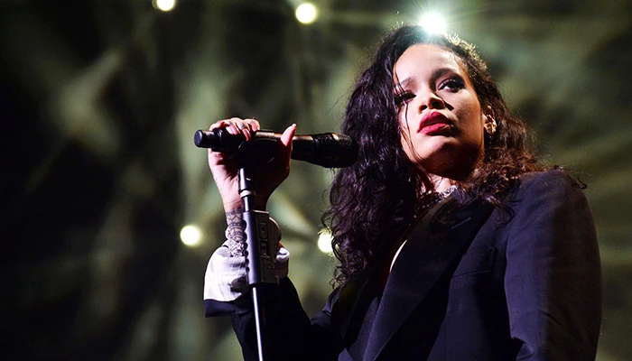 Rihanna regresa al escenario con un concierto de alto costo antes de lanzar su nuevo álbum