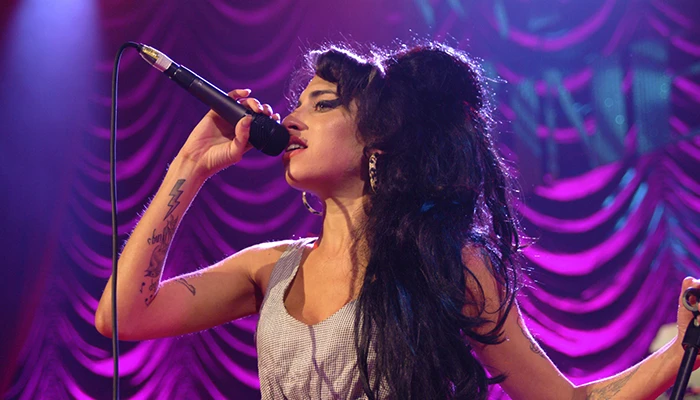Amy Winehouse revela imágenes inéditas en el 20 aniversario de 'Frank'