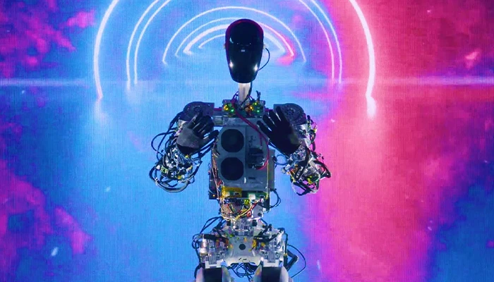 Optimus, el robot de Tesla, da un paseo con Elon Musk