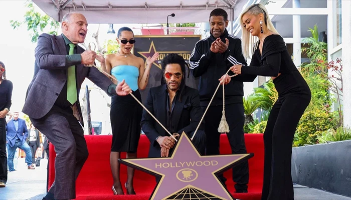 Lenny Kravitz recibe su estrella en el Paseo de la Fama de Hollywood